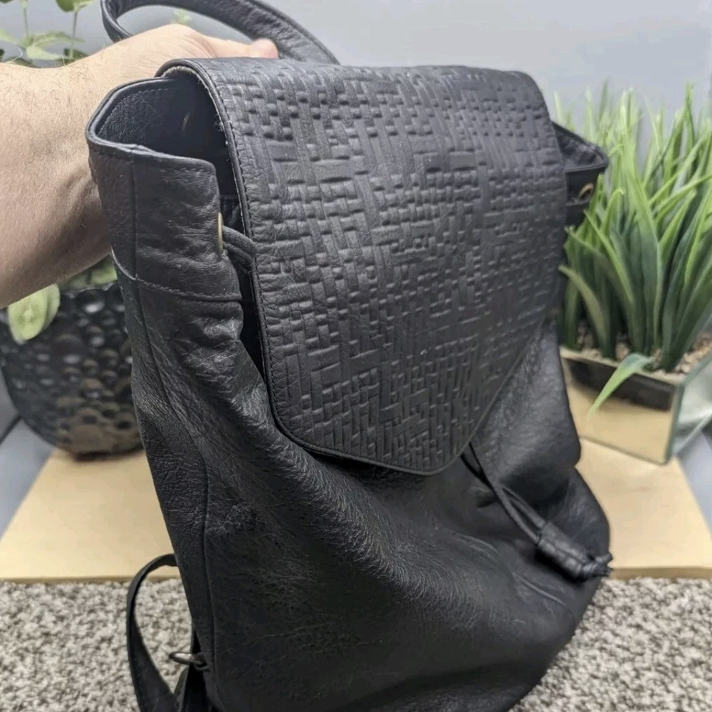 Day & Mood Black Leather Backpack
